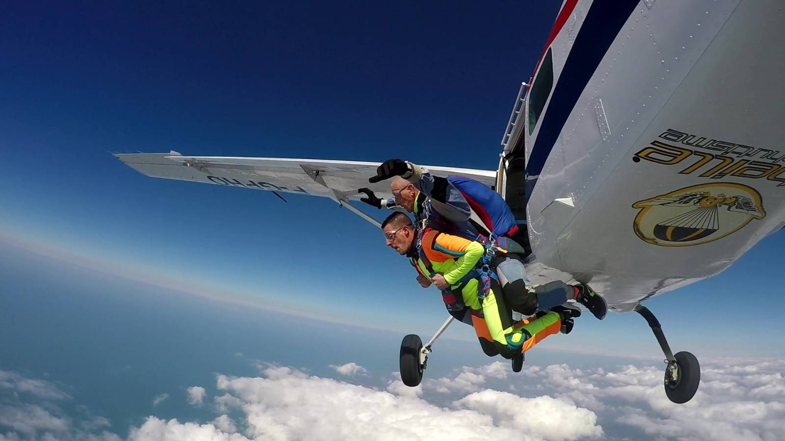 Centre de parachutisme pour un baptême de saut enfant Cergy-Pontoise 95