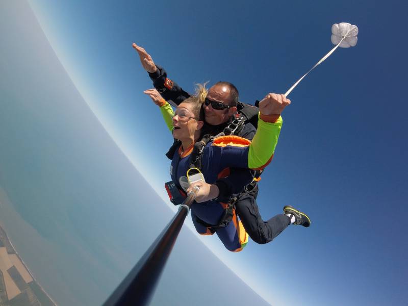 Réserver un saut en parachute pour célébrer la fin du confinement, Orsay 91400