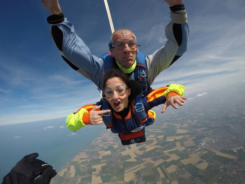 Bon cadeau pour saut en parachute en tandem Saint-Denis 93200