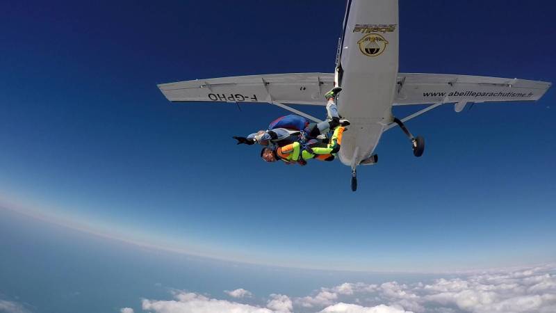 Prenez votre envol au Centre Abeille Parachutisme à Octeville-sur-Mer près de Paris !