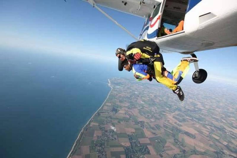 Réaliser un saut en parachute en tandem au-dessus de la mer, Anthony 92160