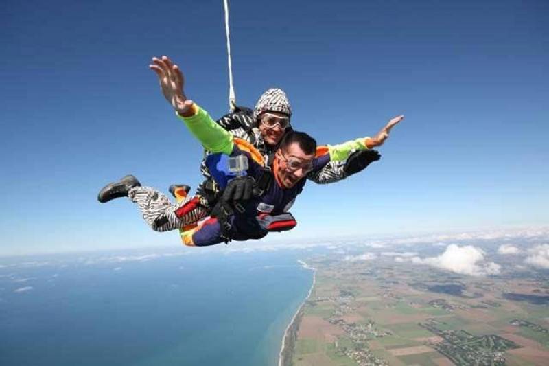 Saut en parachute surprise près de Cergy 95000