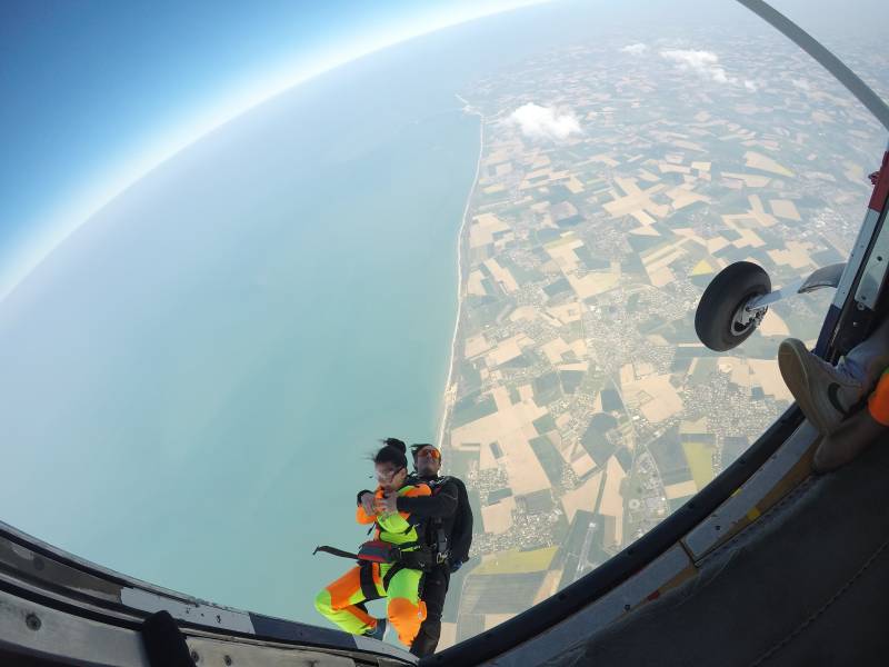 Tenue idéale pour réaliser un saut en parachute en tandem, Saint-Denis 93200