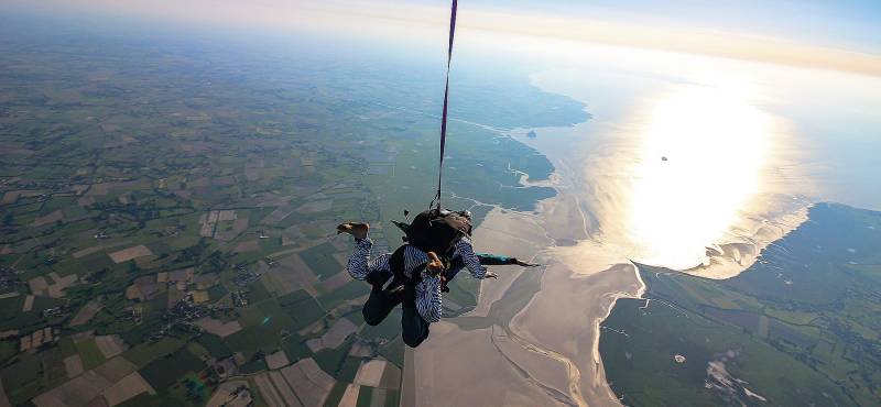 Près de Vitry-sur-Seine, découvrez le meilleur centre de saut en parachute pour vos EVJF et EVG !